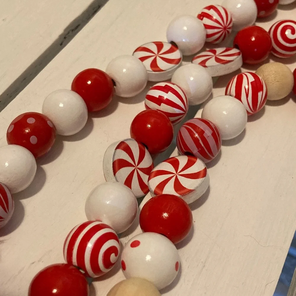 HAND CRAFTED FARMHOUSE TIERED TRAY WOOD GARLAND Set of 3 RED WHITE CHRISTMAS